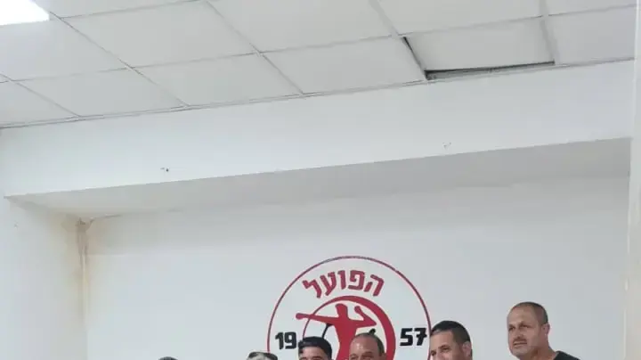 חיים לוי מאמן אדומים אשדוד עם עוזרו דוד רביבו