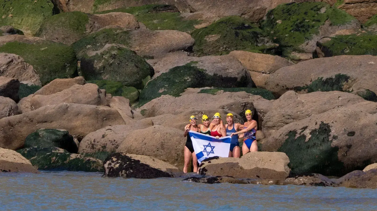 השחיינות הישראליות שחצו את למנש