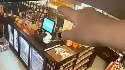 בירה בבר נפלה לרצפה בגלל רוח רפאים?