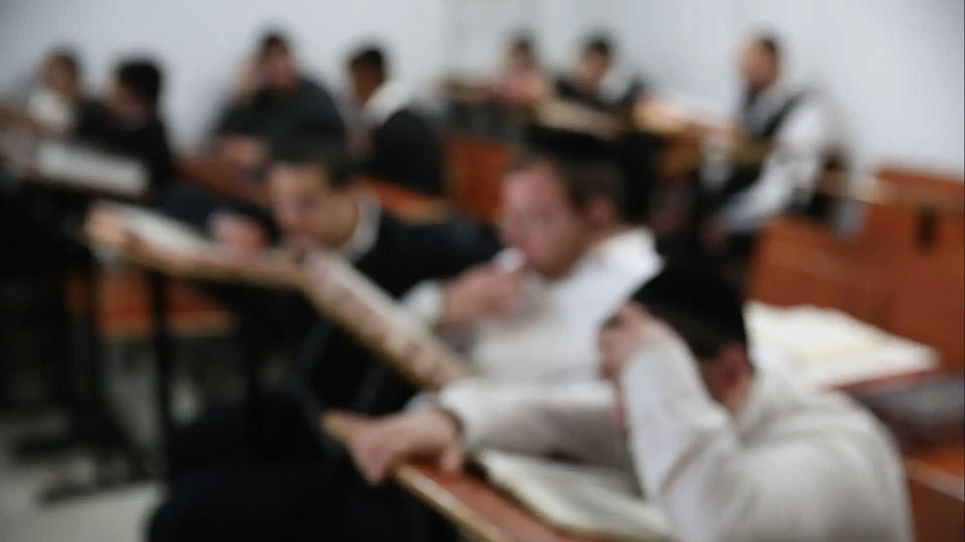 תלמידים יהודים בישיבה