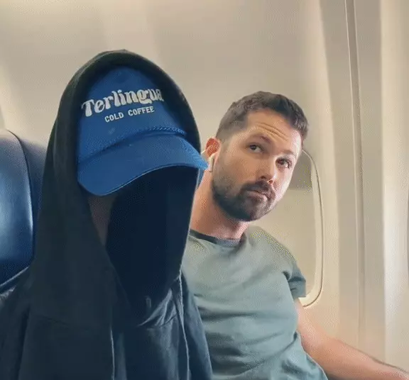 נוסע בחברת סאות'ווסט יצר בובה כדי שלא ישבו לידו בטיסה