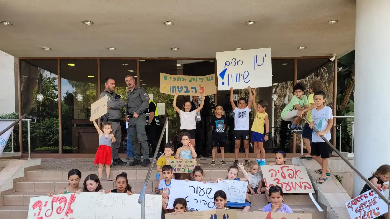 כאן שביתה: ההורים טוענים כי אין בבית הספר מרחב מוגן בטוח לתלמידים
