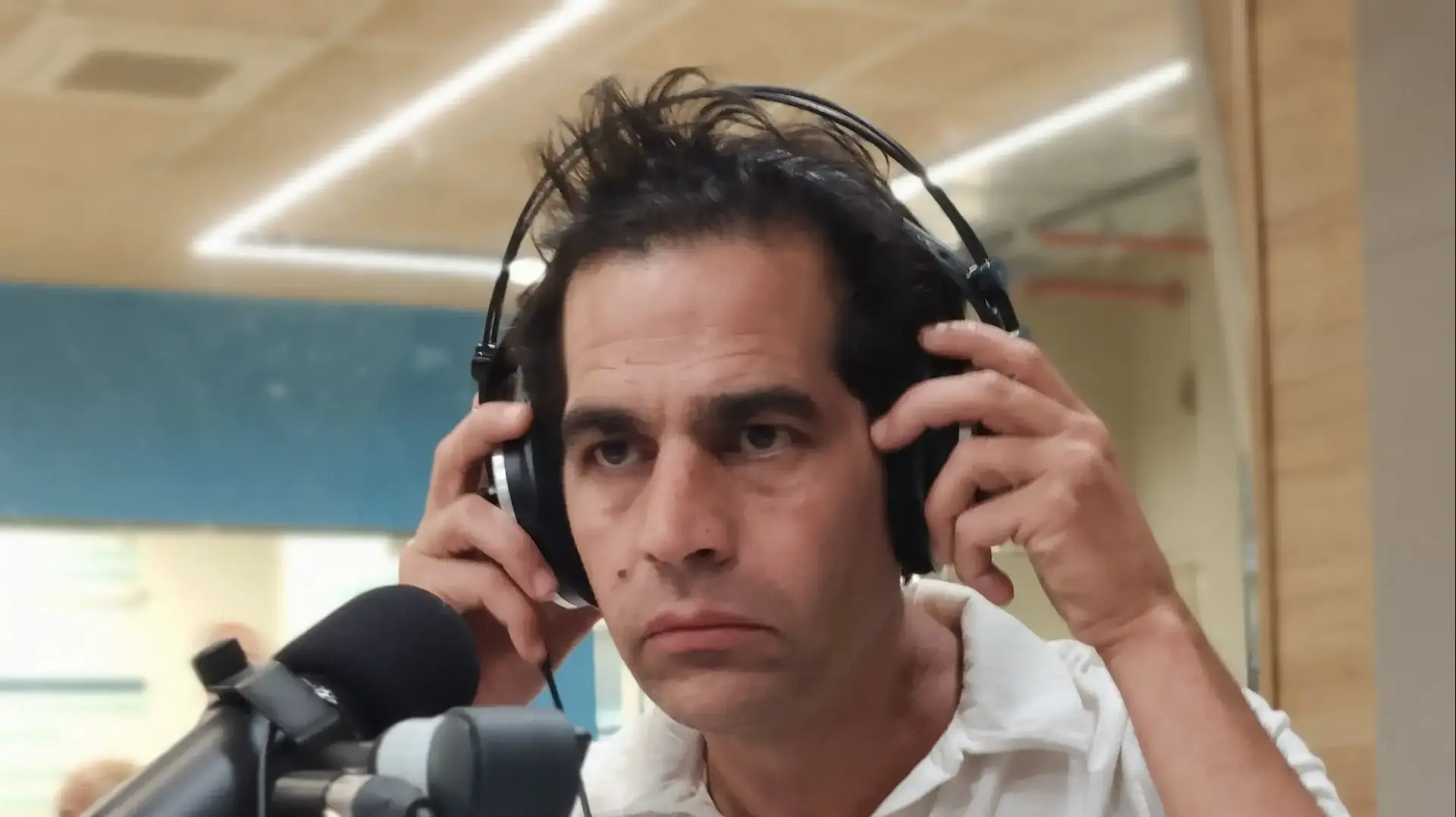 אביב גפן 103 FM