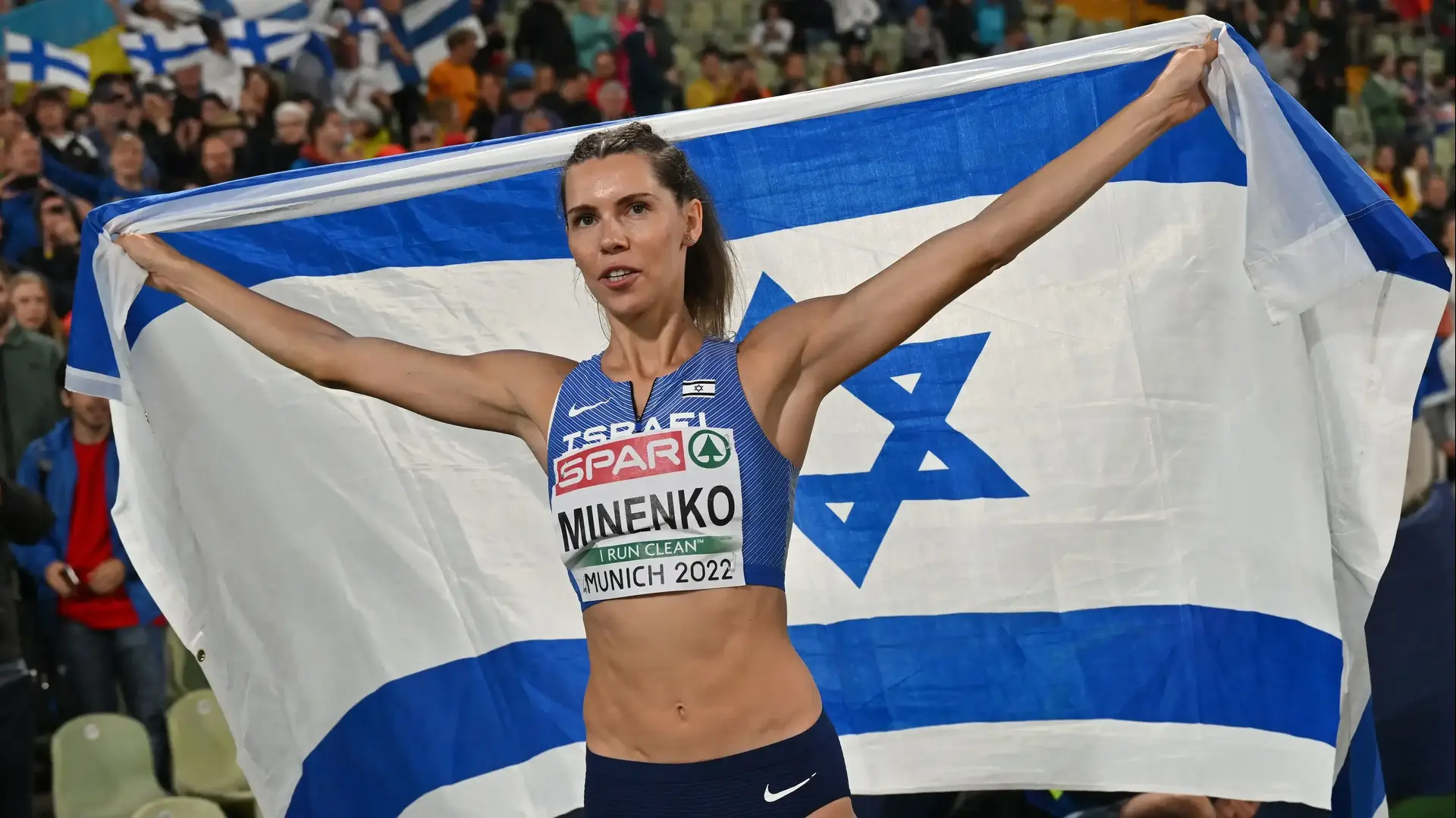 חנה קנייזבה מיננקו אחרי מדליית הארד באליפות אירופה במינכן