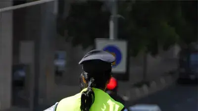שוטרת תנועה