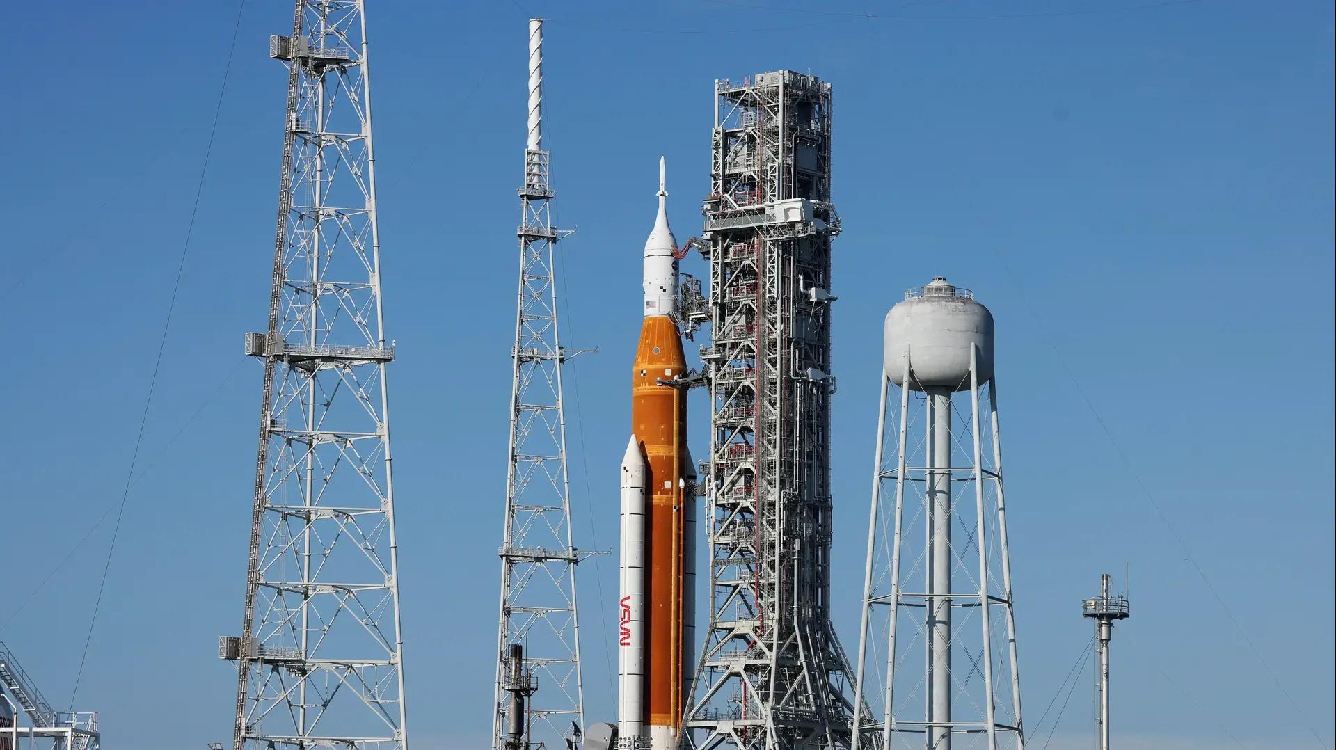 ה-SLS עם האוריון על כן השיגור