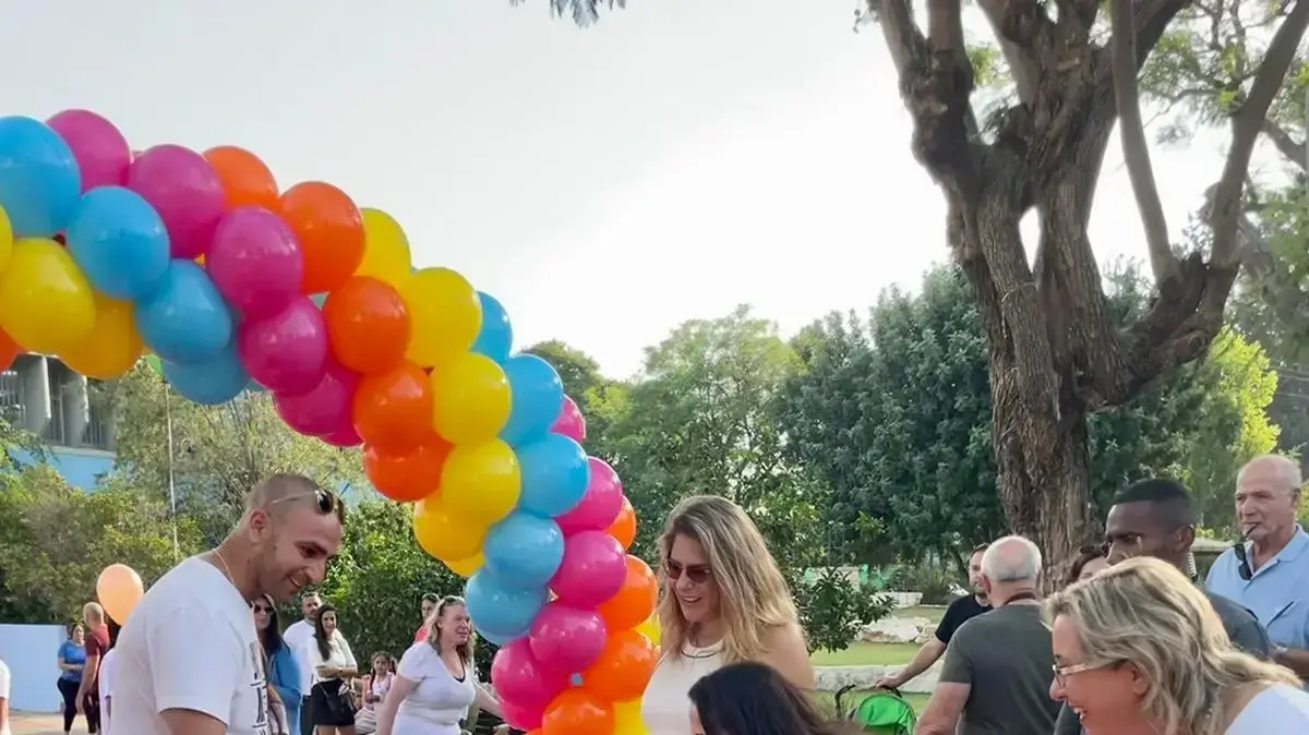 אשת ראש הממשלה בפתיחת השנה בבית הספר המכיל בקדימה צורן