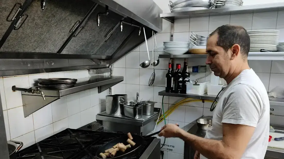 אייל מרמלשטיין, טשרנחובסקי 6