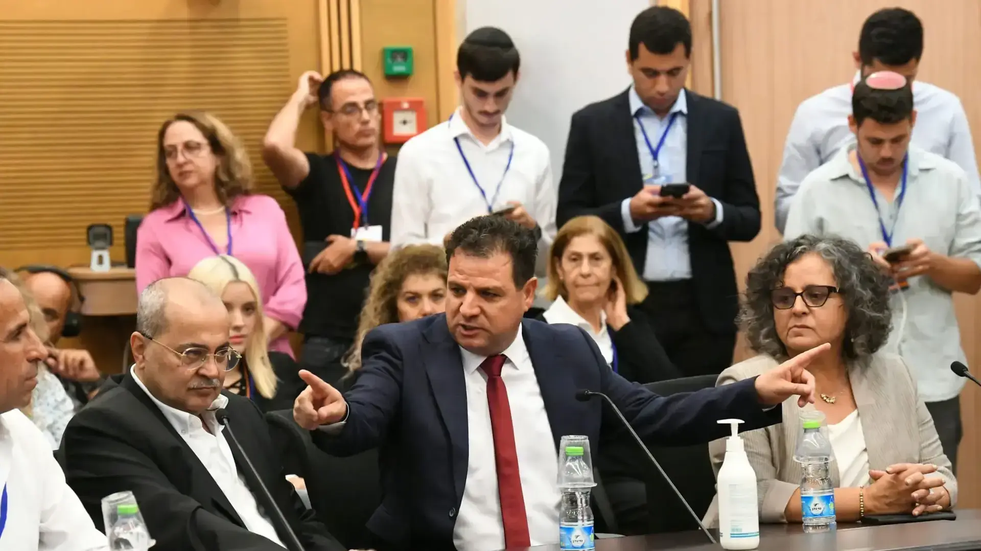 אחמד טיבי ואיימן עודה בכנסת, 15 בספטמבר 2022