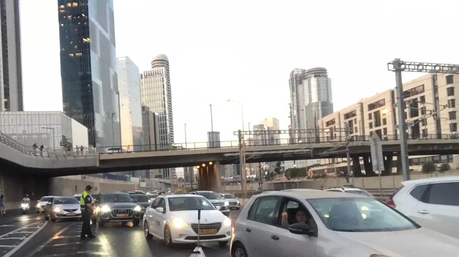 עומס תנועה באילון בעקבות הבולען שנפער, 17 בספטמבר 2022