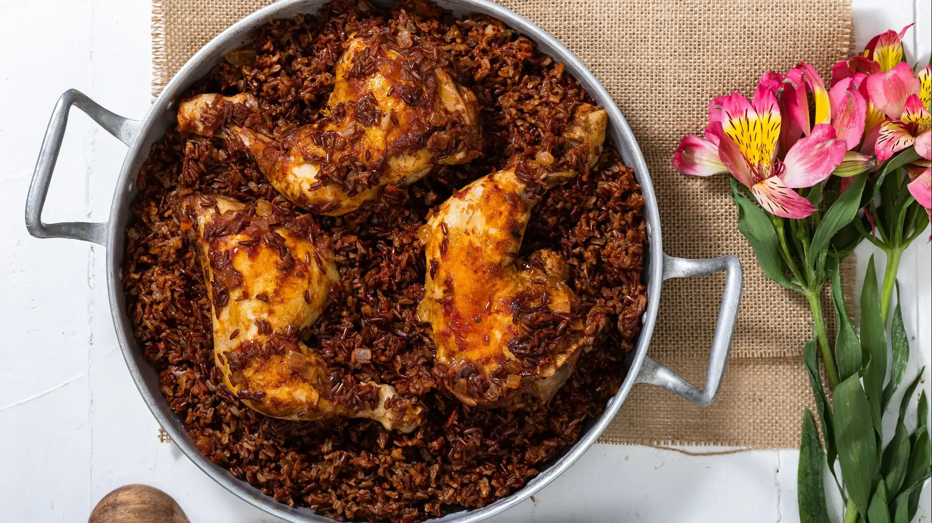 אורז אדום עם עוף