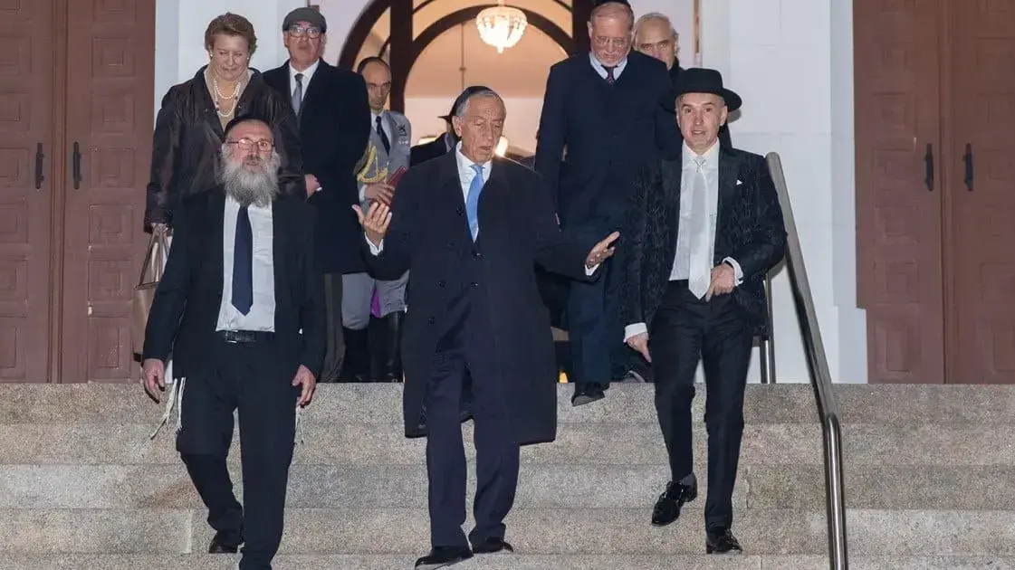ראש הקהילה היהודית של פורטו, הרב דניאל ליטבק (משמאל)