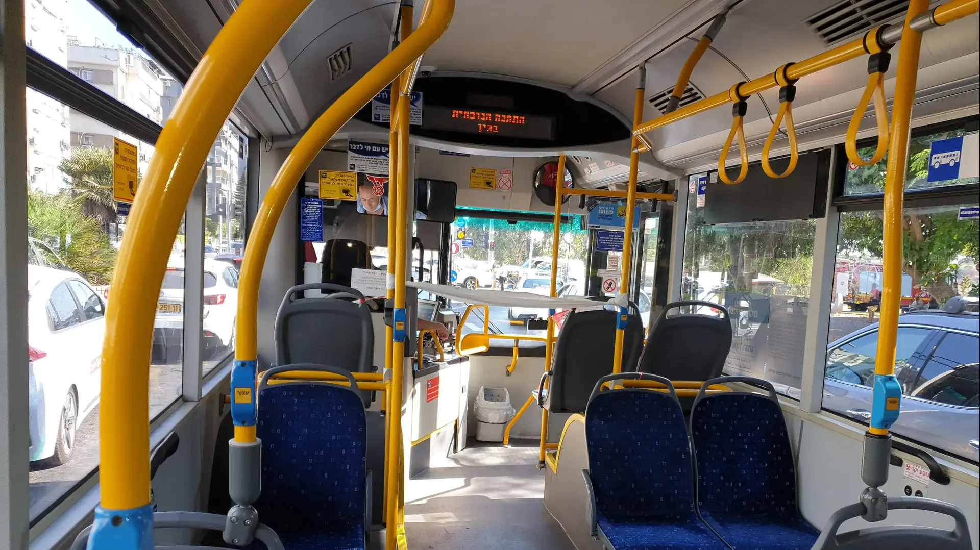 מושבים באוטובוס של דן מושבים באוטובוס של דן
