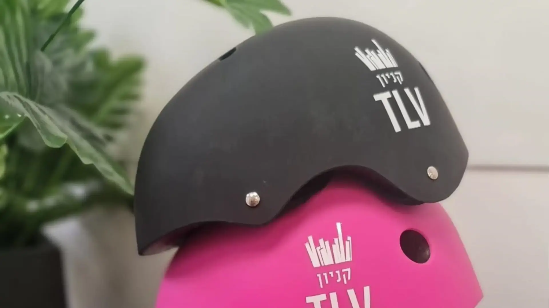 חלוקת קסדות בקניון tlv חלוקת קסדות בקניון tlv