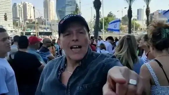 אראל סג"ל בהפגנת עובדי ערוץ 14 מול משרד האוצר, תל אביב, 11 באוקטובר 2022