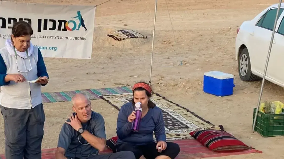 מיזם שמירה על רכבי מטיילים ע"י בדואים בנגב