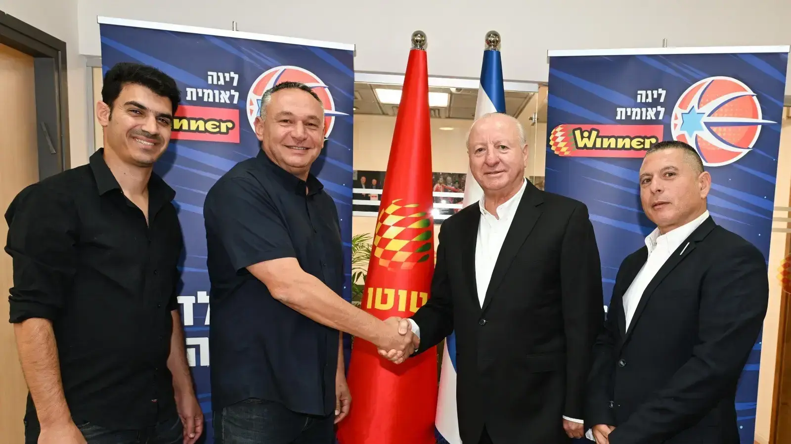 מנכ"ל הטוטו מאיר ברדוגו, יו"ר המועצה להסדר ההימורים שבתאי צור, יו"ר מנהלת הליגה הלאומית רון וורוטיצקי