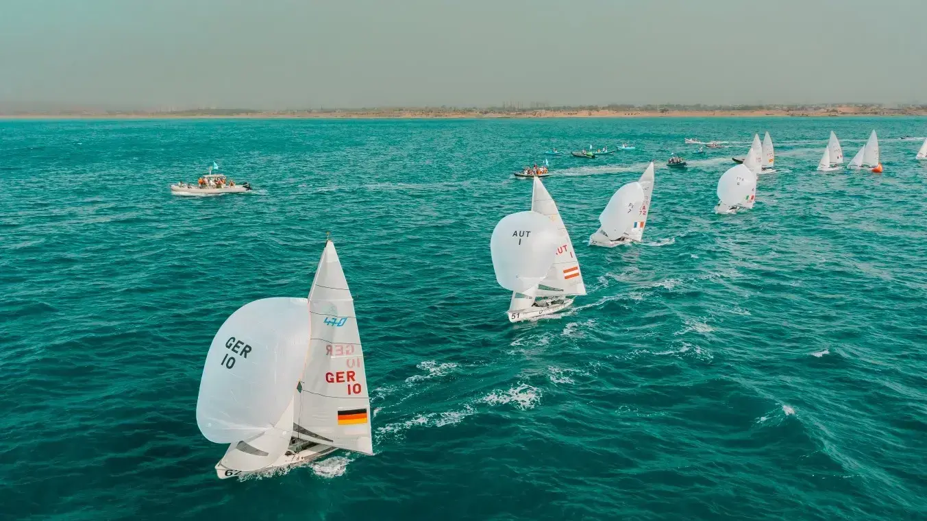 הצוות הגרמני מוביל באליפות העולם בשייט מפרשיות 470