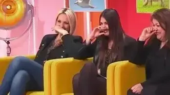אורחים מצחקקים באולפן אורחים מצחקקים באולפן