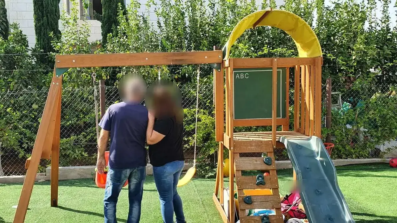 במקום יציאה לגמלאות הפכו הורים ל 5 פעוטות שעברו התעללות