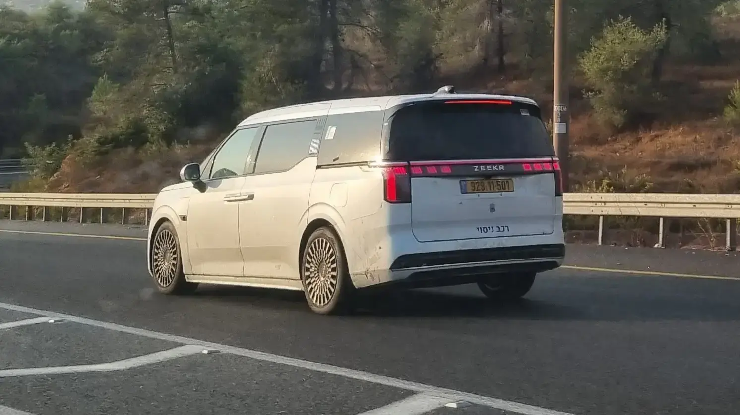 זיקר 009