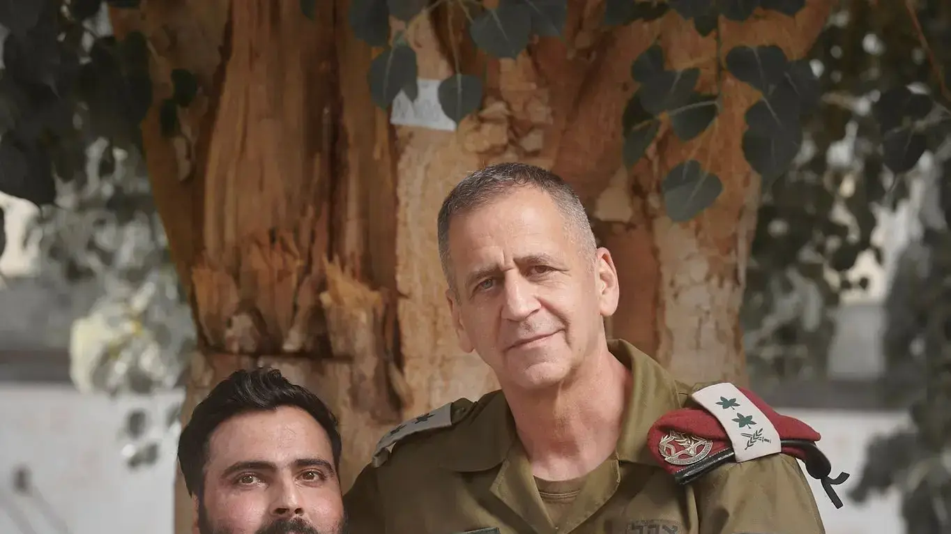 איציק סעידיאן 2022 עם אביב כוכבי' תערוכת ציפור הנפש