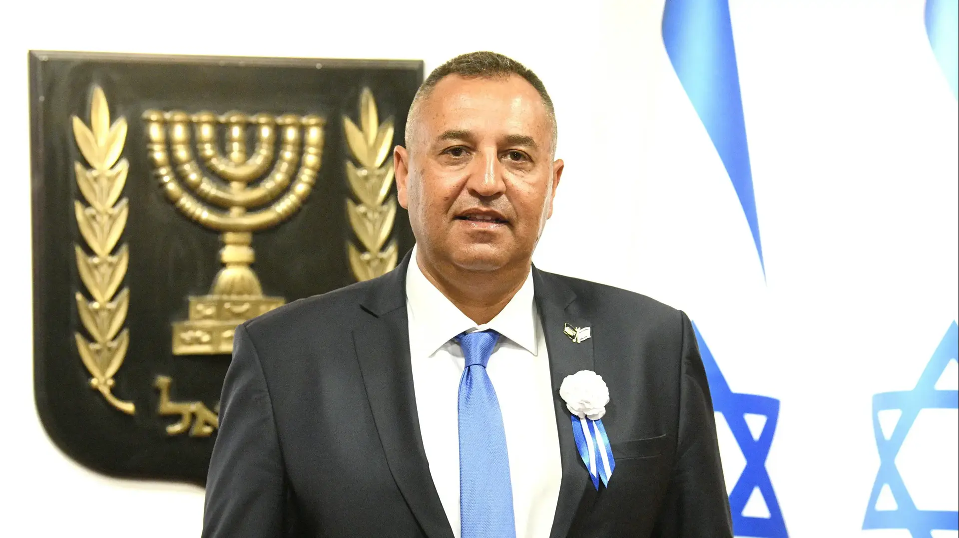 סימון דוידסון אשתו בהשבעת הכנסת ה-25, 15 בנובמבר 2022 סימון דוידסון אשתו בהשבעת הכנסת ה-25, 15 בנובמבר 2022