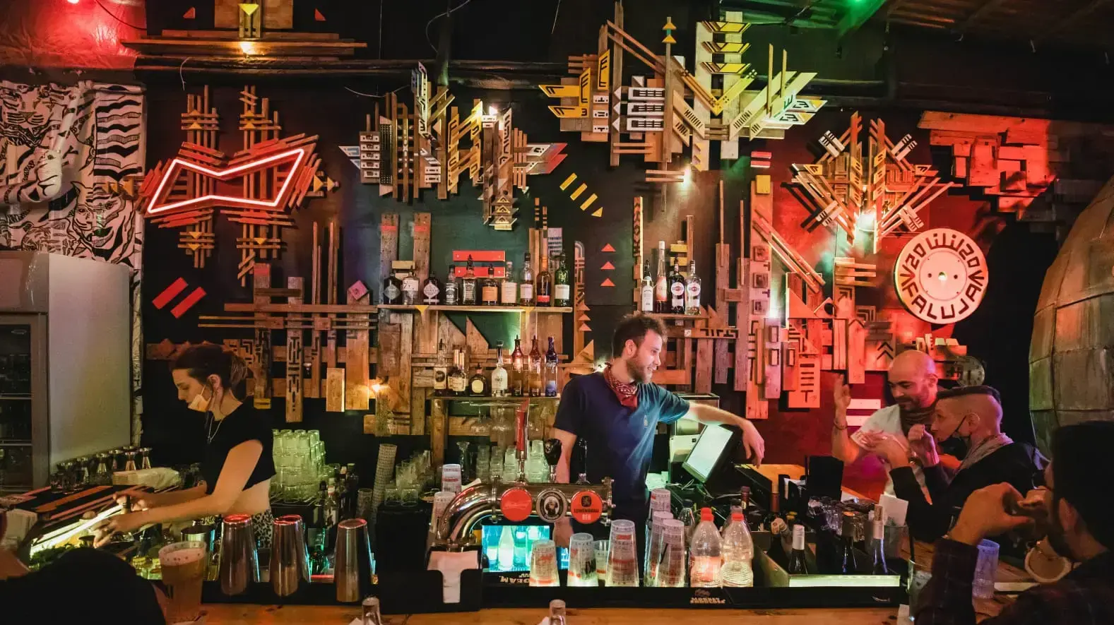 ספוטניק בר, תל אביב