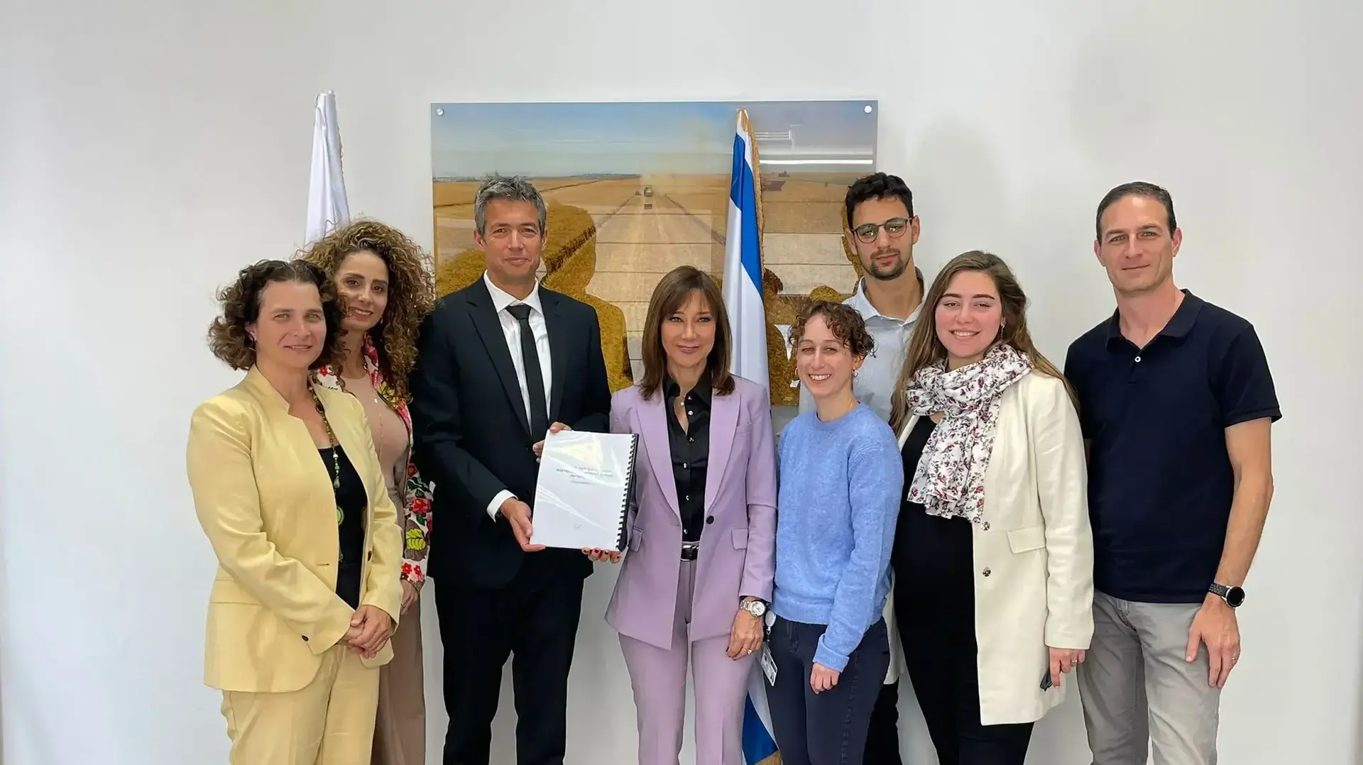 חברי וחברות הועדה לאסדרת הפלטפורמות החברתיות המקוונות בישראל.