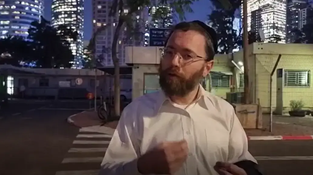 ישראל פריי בצאתו מהחקירה, 27 בדצמבר 2022