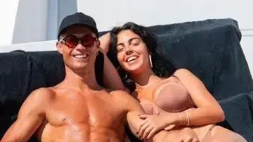 ג'ורג'ינה רודריגס עם בן זוגה כריסטיאנו רונאלדו ג'ורג'ינה רודריגס עם בן זוגה כריסטיאנו רונאלדו