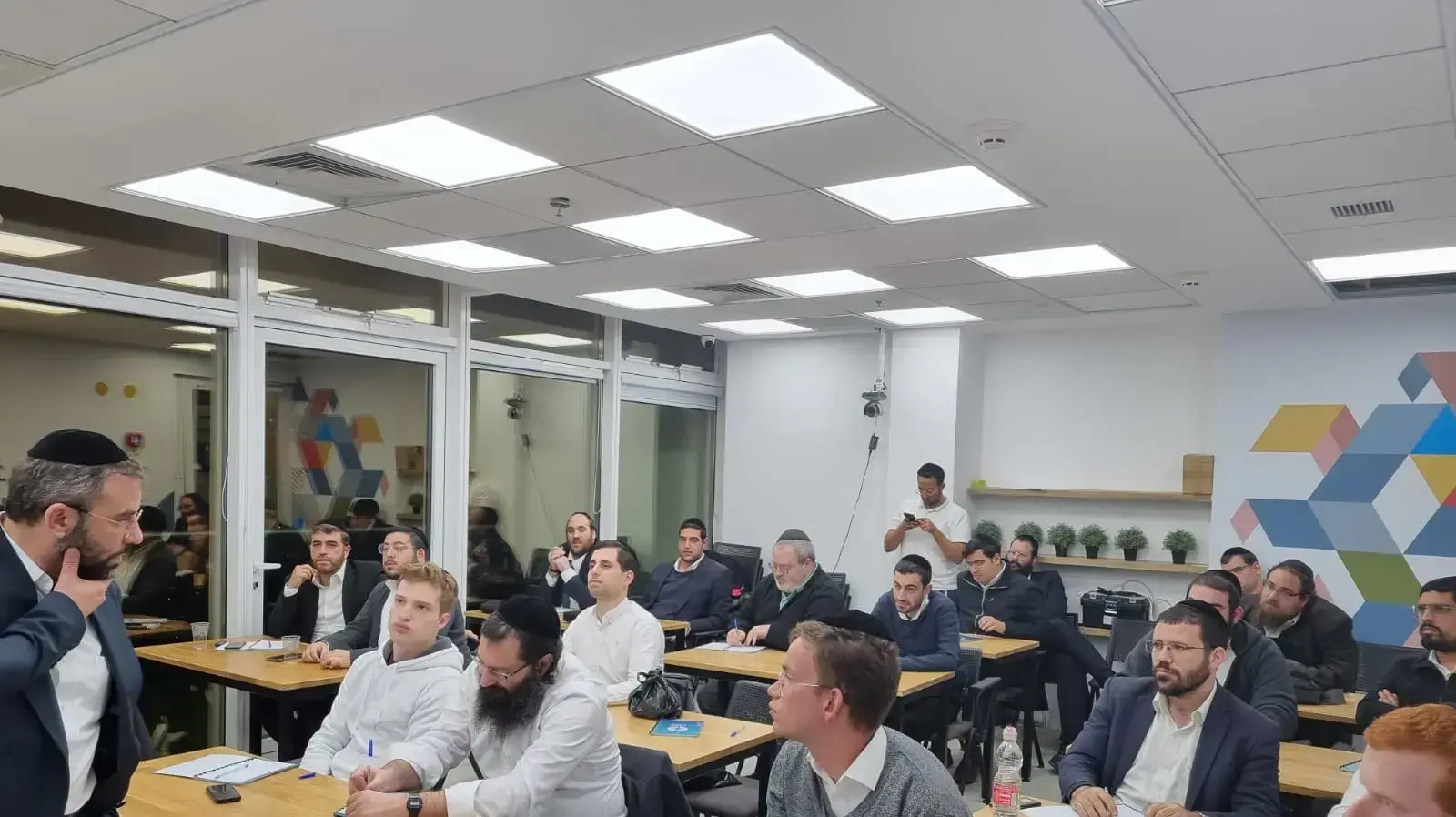 בית ספר לתקשורת קול חי