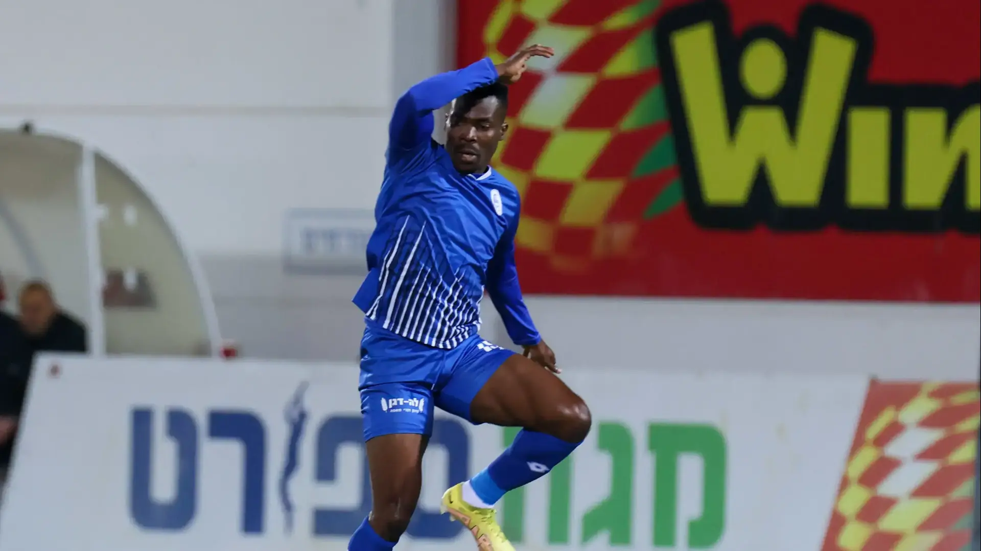 פיטר אונייקאצ'י שחקן הפועל ניר רמת השרון פיטר אונייקאצ'י שחקן הפועל ניר רמת השרון