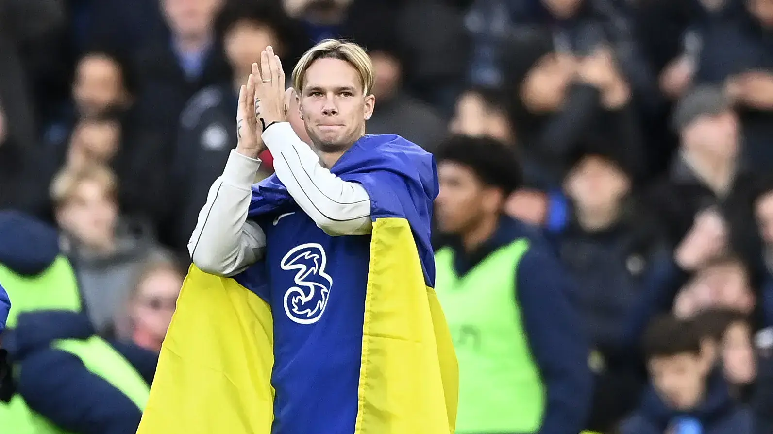 מיכאילו מודריק מוצג כשחקן צ'לסי מיכאילו מודריק מוצג כשחקן צ'לסי
