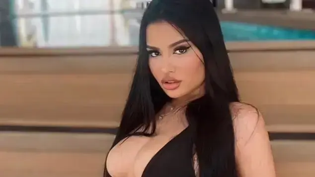 הכפילה של קיילי ג'נר, ג'וליה מדיירוס