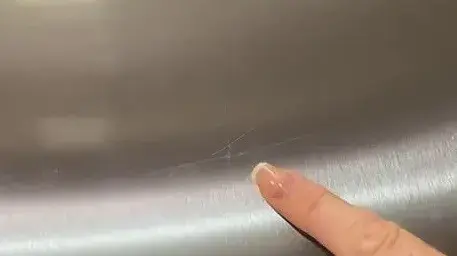 ניקוי שריטה ממקרר פלדת אל חלד