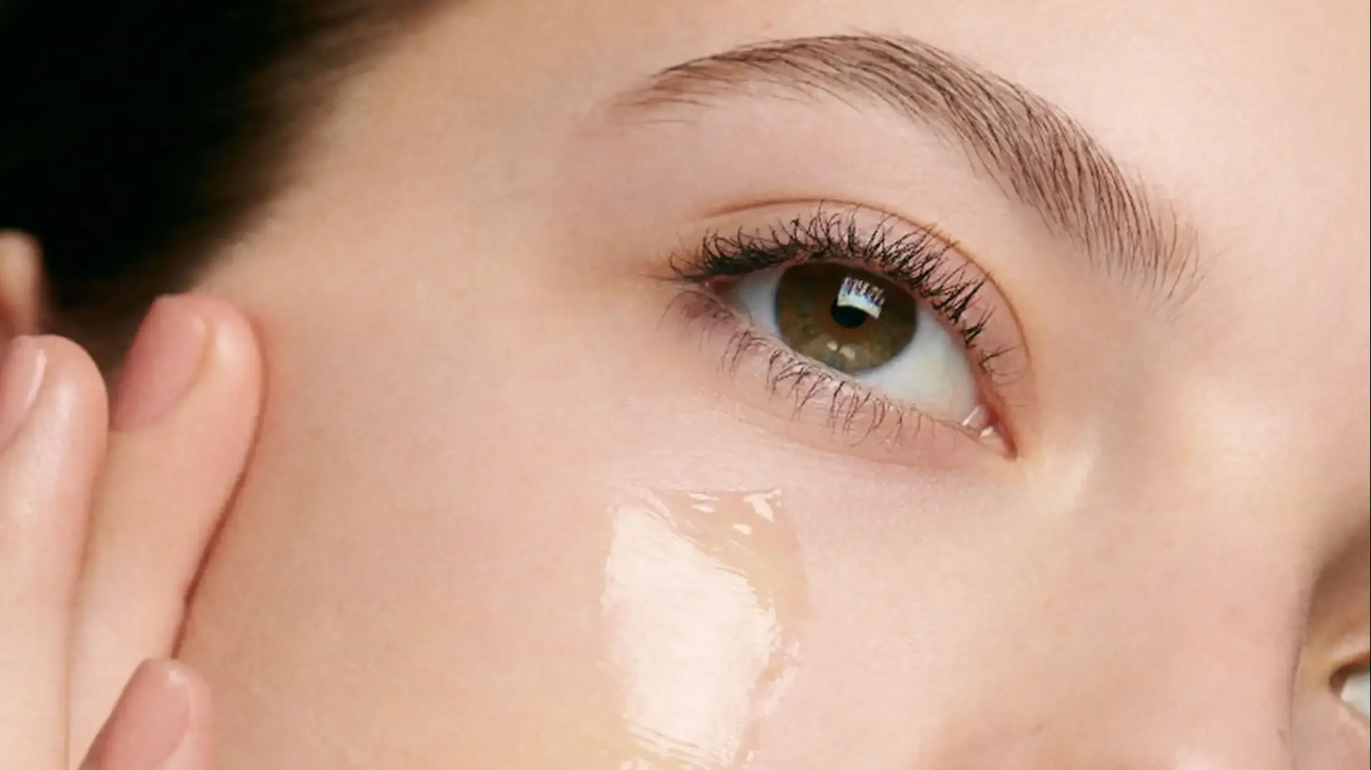 ERAN_Model_ShowingTexture_ExtraCleansingBalm ERAN_Model_ShowingTexture_ExtraCleansingBalm