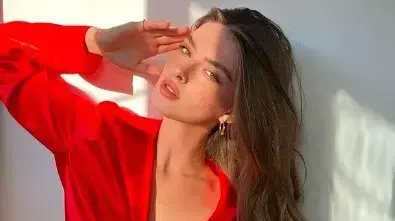 עדן פולני חברתו של לאונרדו דיקפריו