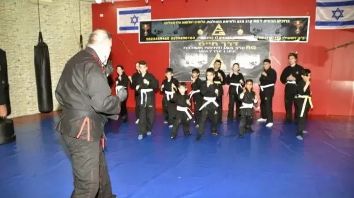 רונן גיא - מדריך קרב מגע ולחימה משולבת RG
