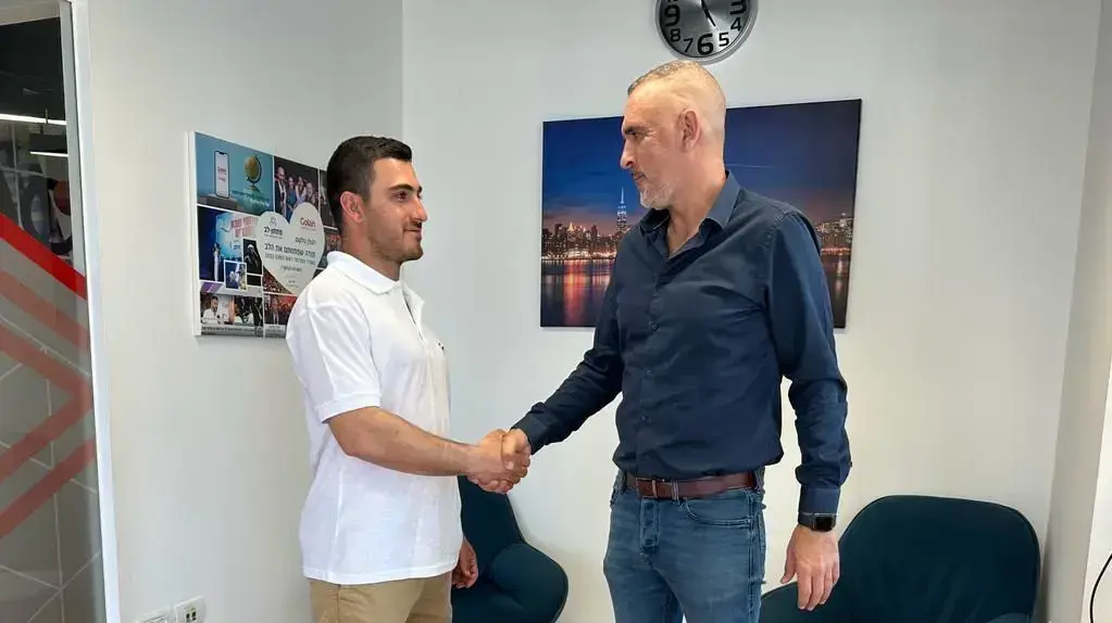 מנכ"ל גולן טלקום נדב אמסלם עם השייט מאור בן הרוש
