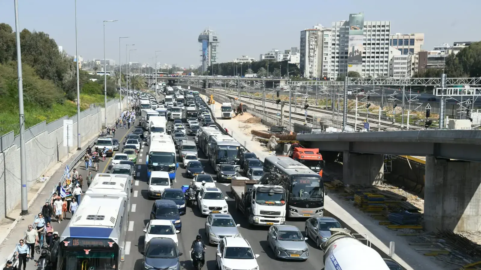 מפגינים במחאה על המהפכה המשפטית, נתיבי איילון,תל אביב 1 במרץ 2023