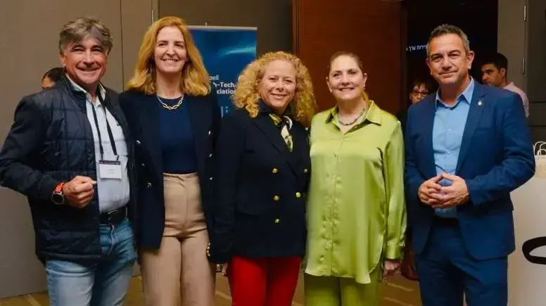 מימין: רון תומר, מיכל הרצוג, איילת נחמיאס ורבין, מאיה שוורץ, מריאן כהן