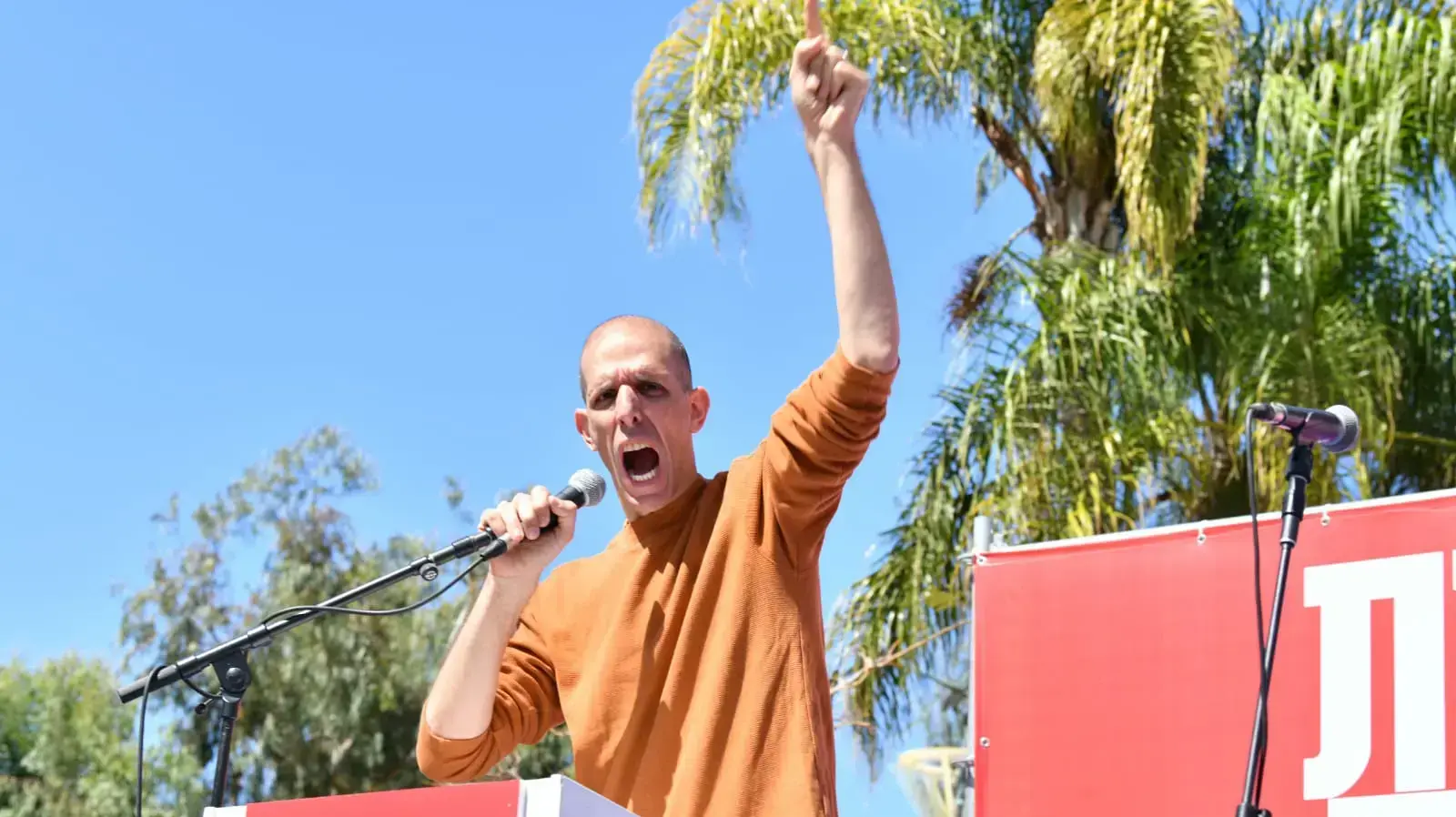 הסופר ינץ לוי מחאת האומנים "תרבות, חירות, דמוקרטיה" ברחבת בית אריאלה, 16.3.2023