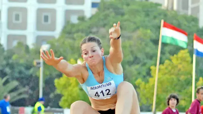 ניבה זיו קופצת משולשת באליפות ישראל באתלטיקה קלה