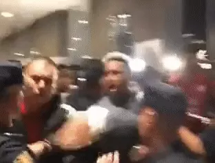שחקני נבחרת פרו בעימות עם המשטרה בספרד שחקני נבחרת פרו בעימות עם המשטרה בספרד
