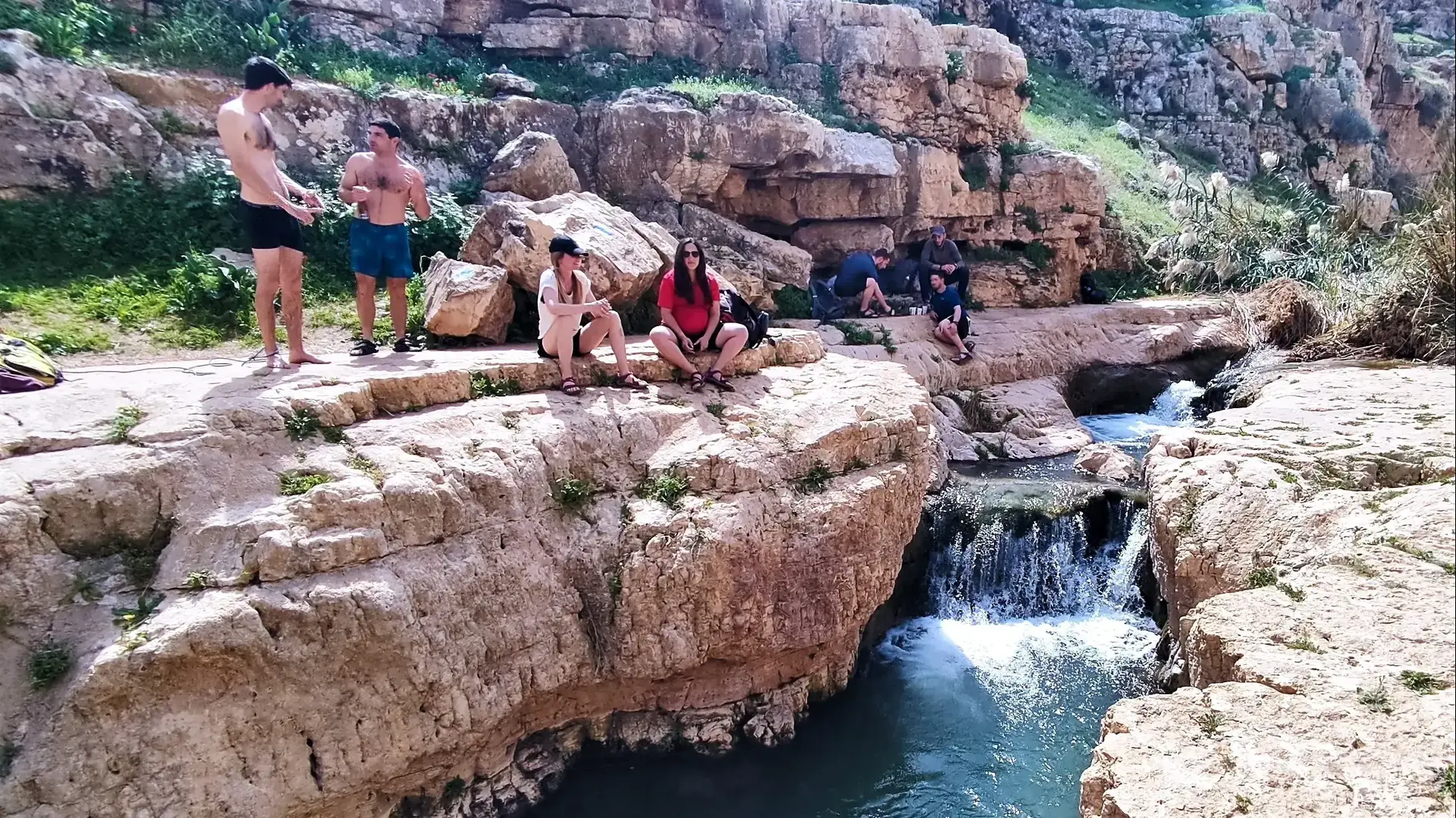בריכת הנקיק בנחל פרת