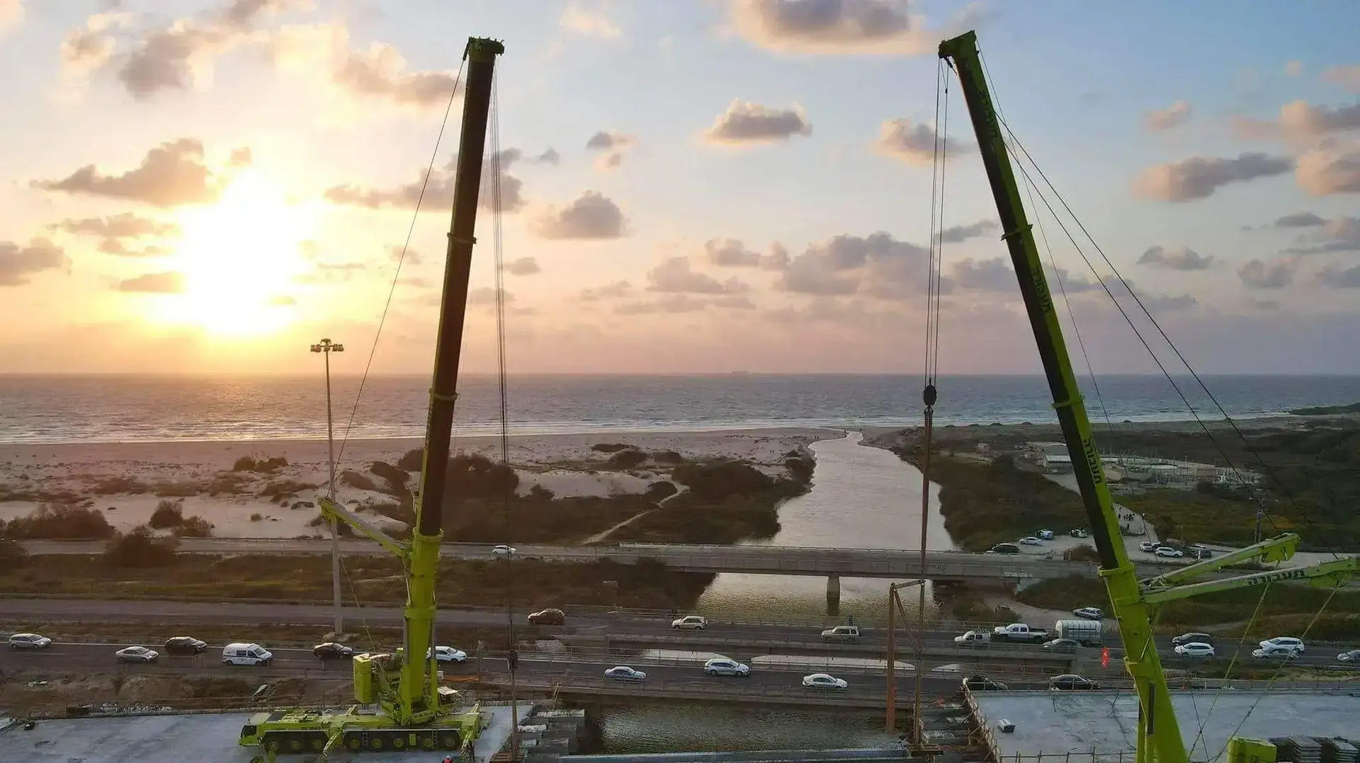 העבודות לבניית גשר נחל אלכסנדר במסגרת הרחבת כביש החוף