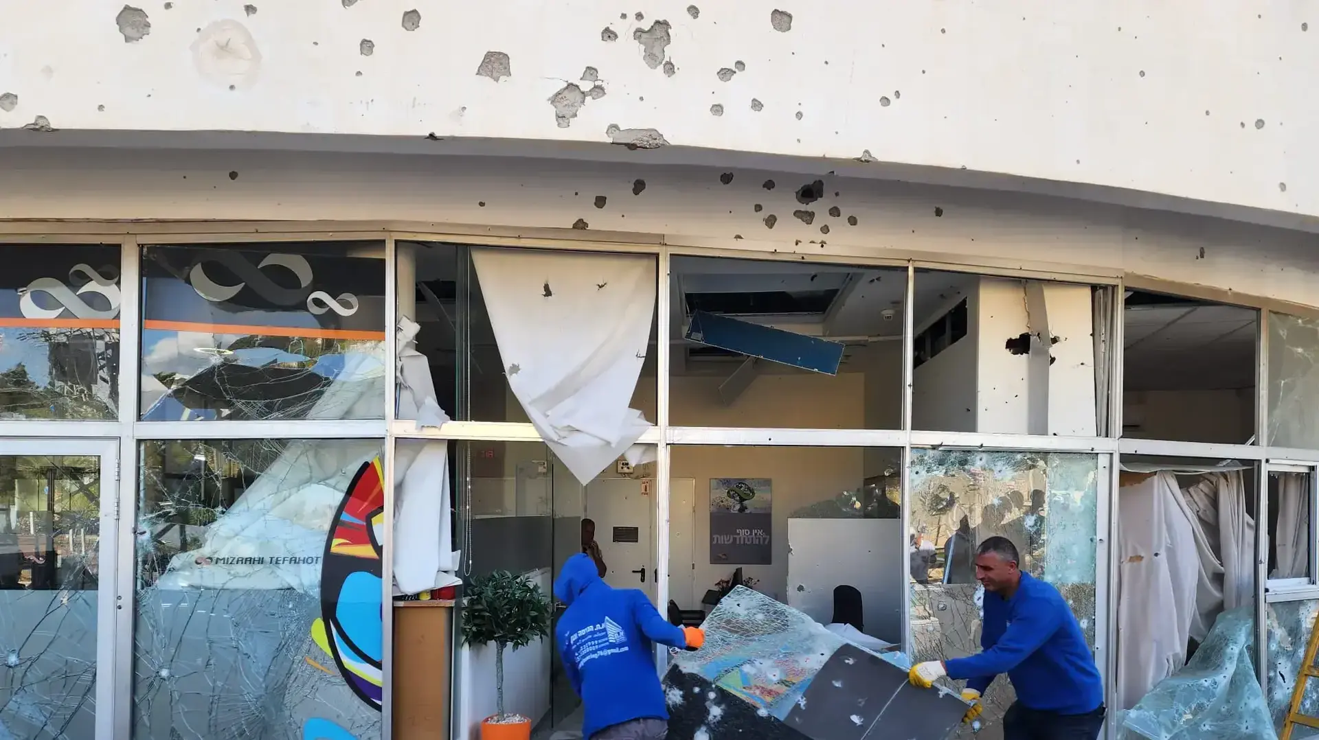 עשרות טילים שוגרו לגליל המערבי מלבנון, פגיעה בישוב שלומי. 6 באפריל 2023
