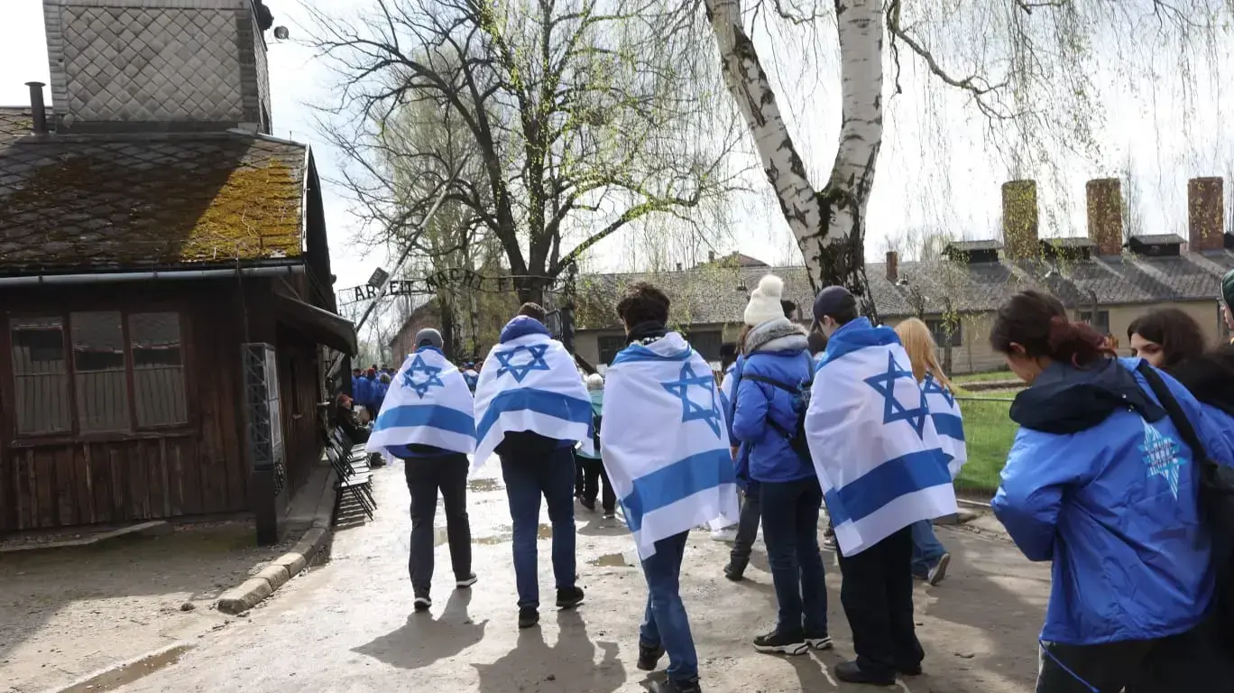מצעד החיים במחנה ההשמדה אושוויץ בפולין.18 באפריל 2023