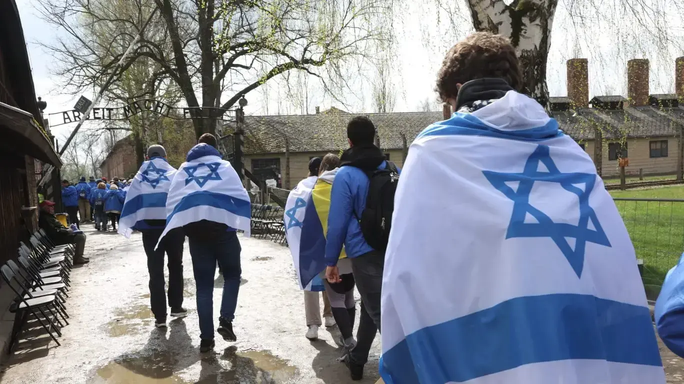 מצעד החיים במחנה ההשמדה אושוויץ בפולין.18 באפריל 2023
